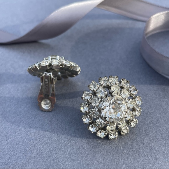 Vintage Signed WEISS Clip On Earrings Clear Rhinestones - Picture 5 of 13